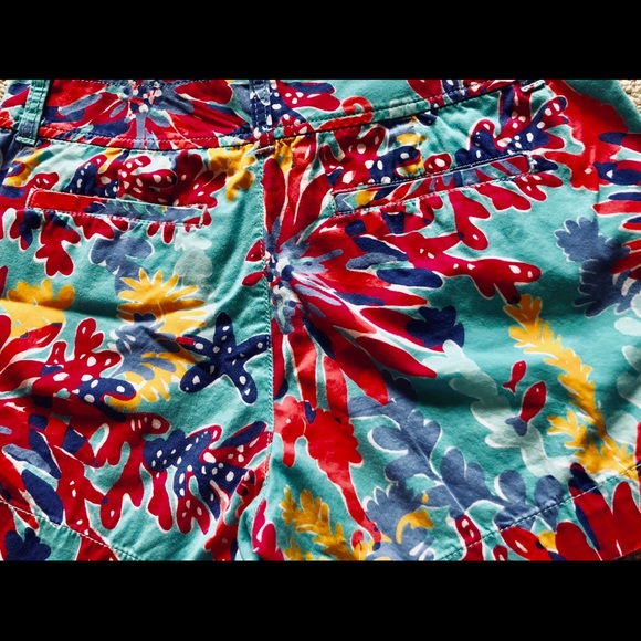 Lilly Pulitzer colorful Callahan shorts. Size 4 - Picture 8 of 8